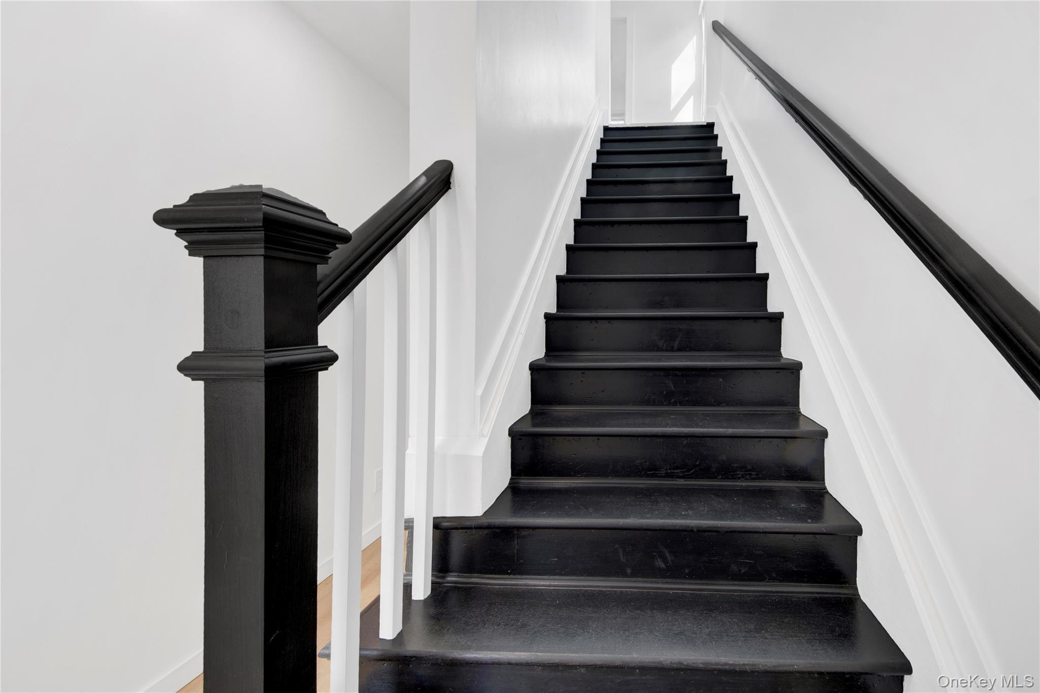 350 Old Post Road Marlboro, NY 12542 - Photo 14 of 36 a view of entryway