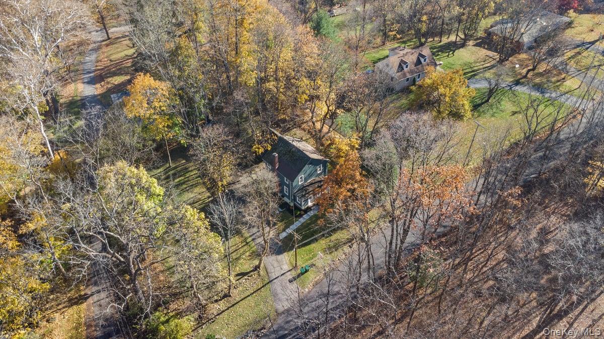 350 Old Post Road Marlboro, NY 12542 - Photo 25 of 36 a yard with a tree