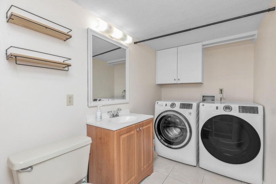 1037 4th Avenue Shalimar, FL 32579 - Photo 12 of 22 a utility room with sink dryer and washer