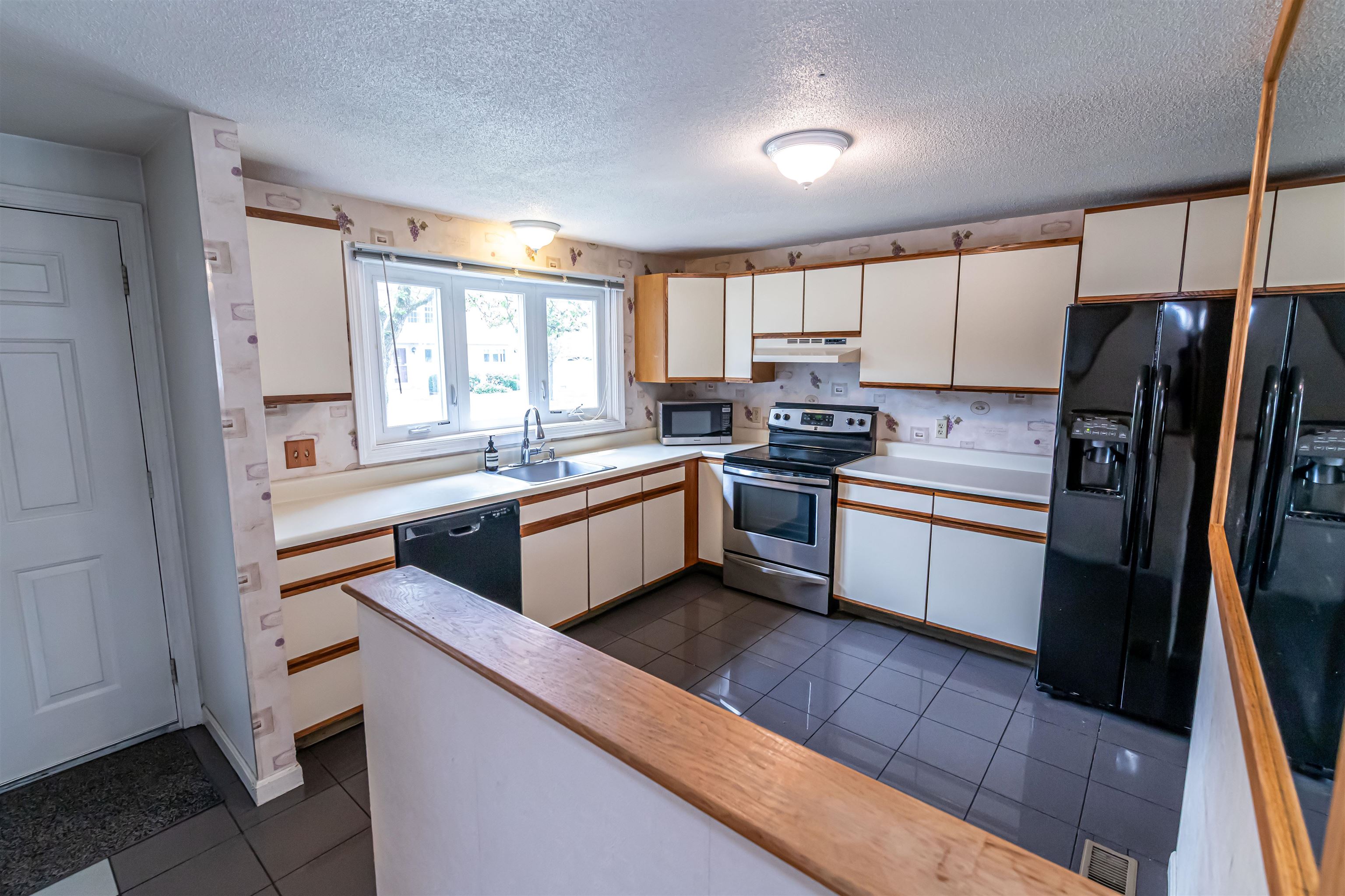 38 Stonehouse Lane, Unit A Keene, NH 03431 - Photo 5 of 44