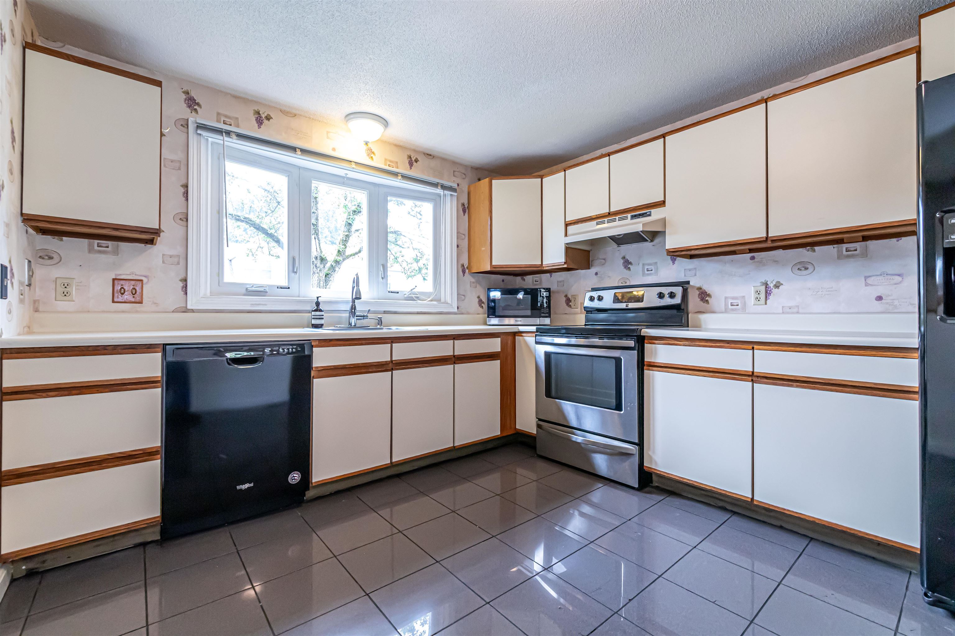 38 Stonehouse Lane, Unit A Keene, NH 03431 - Photo 7 of 44