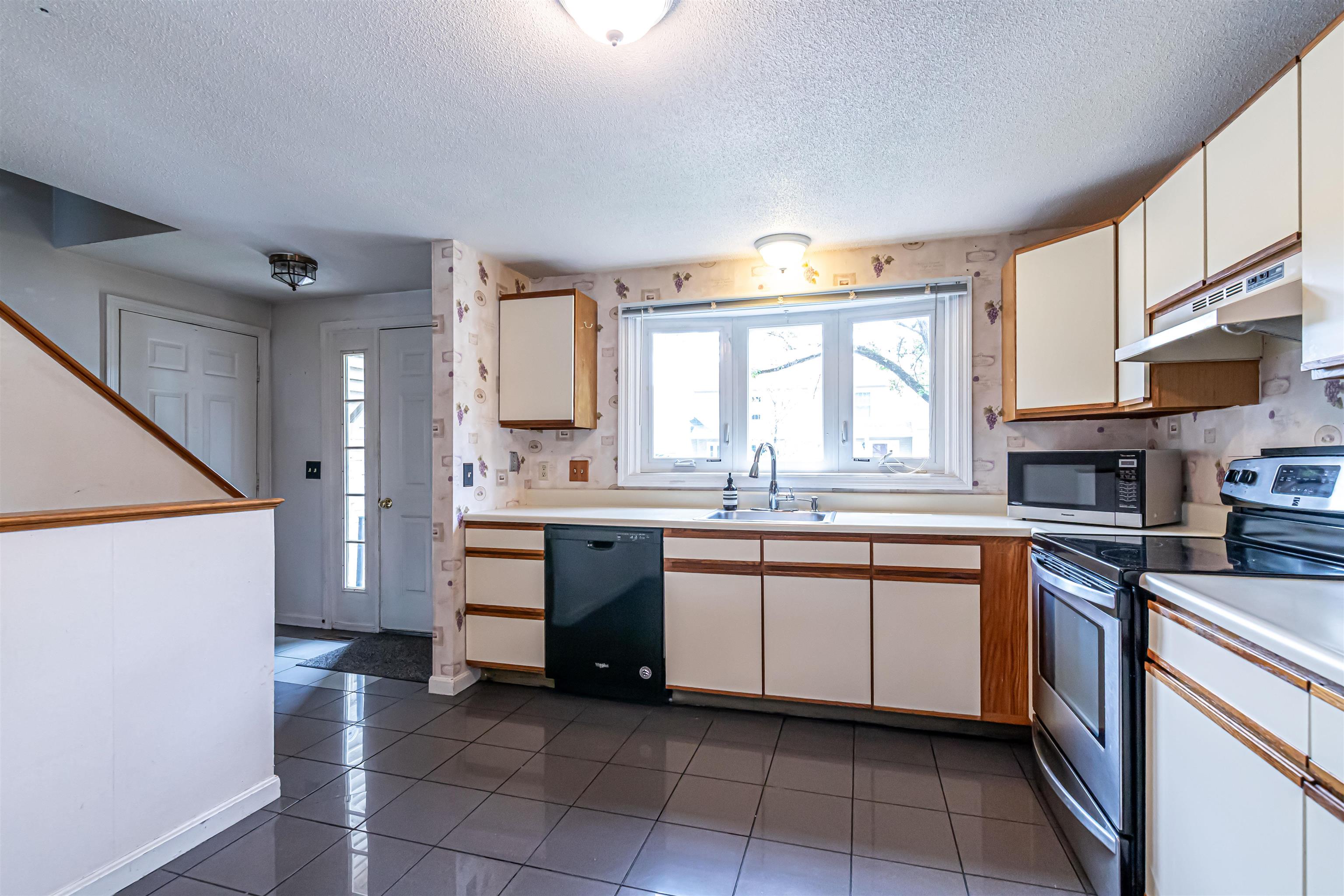 38 Stonehouse Lane, Unit A Keene, NH 03431 - Photo 8 of 44