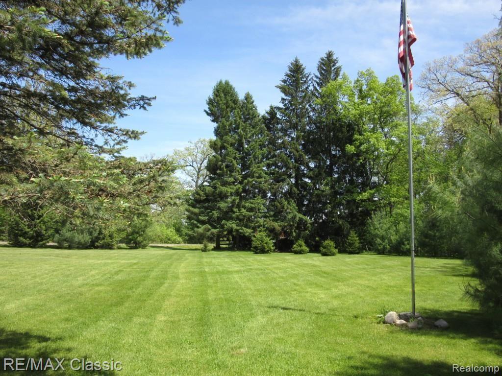 1212 Rose Center Road Fenton, MI 48430 - Photo 5 of 24