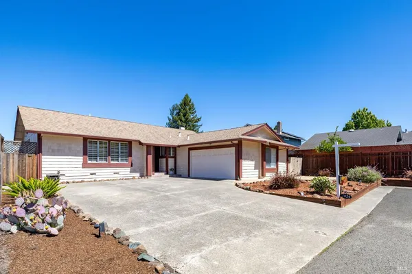 $798,000 | 1029 Ely Boulevard South, Petaluma, CA 94954