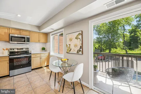 $240,000 | 3220 South 28th Street, Unit 304, Alexandria, VA 22302