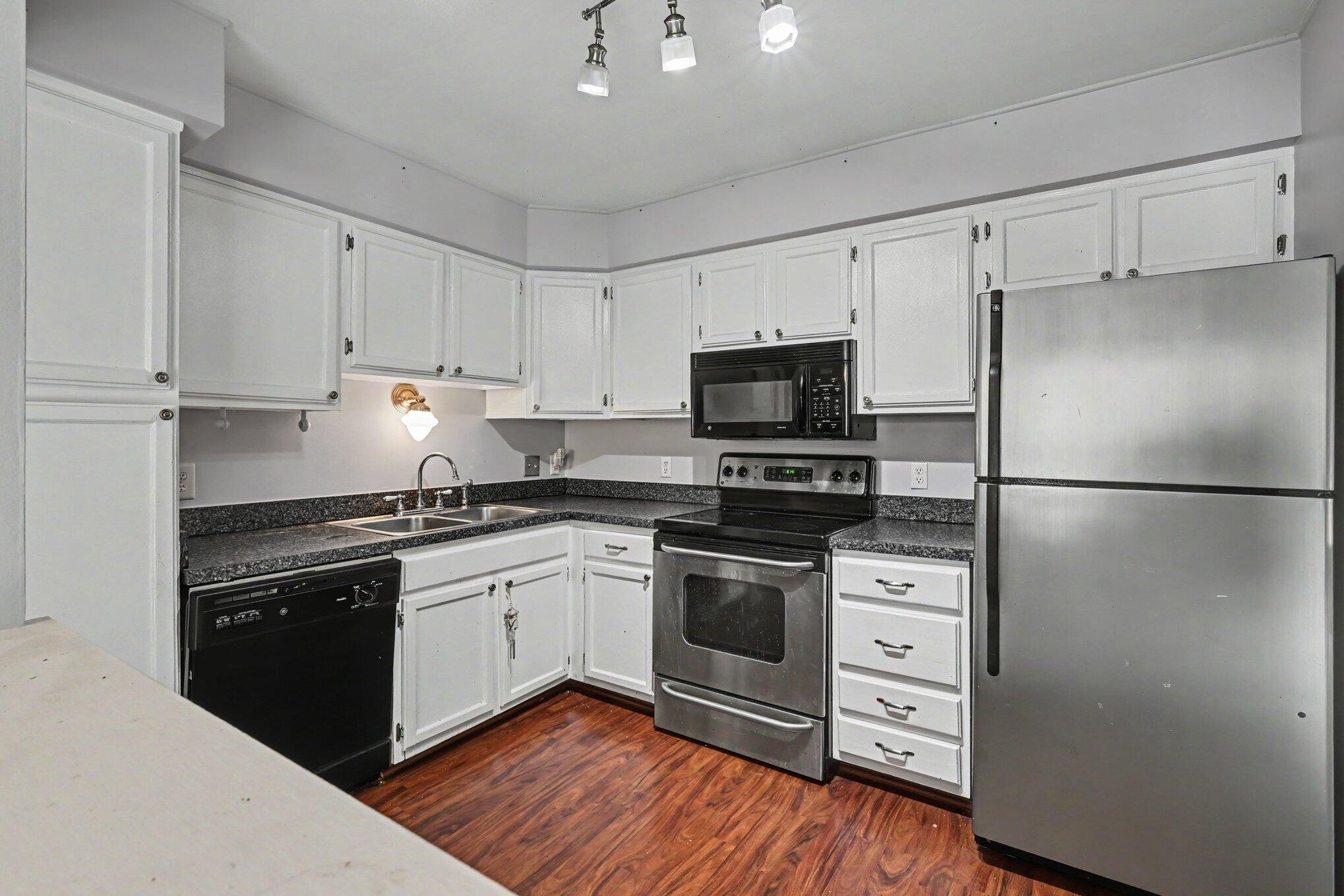 24225 Evergreen Road Southfield, MI 48075 - Photo 11 of 28 014_file_5008