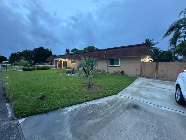 $3,200 | 1616 Crandon Avenue, Mangonia Park, FL 33407