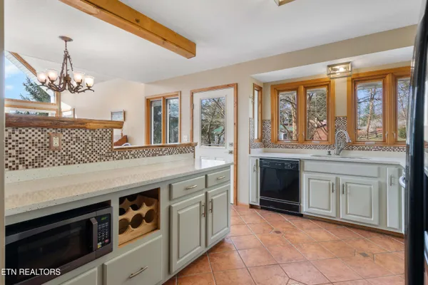 $949,900 | 345 Old Leadmine Bend Road, Sharps Chapel, TN 37866