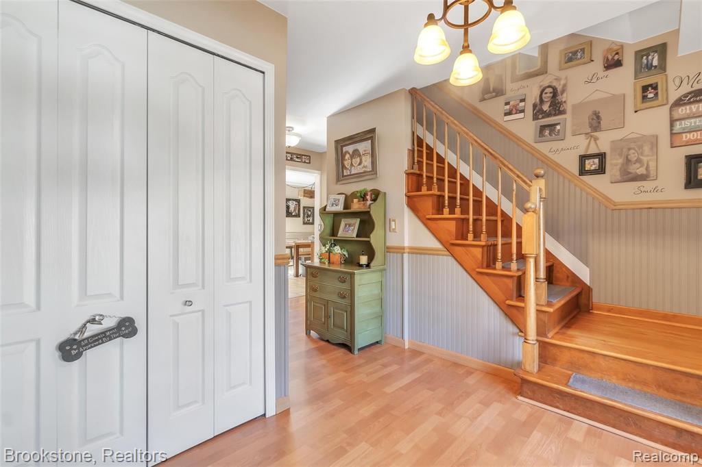 811 Croydon Road Rochester Hills, MI 48309 - Photo 4 of 47