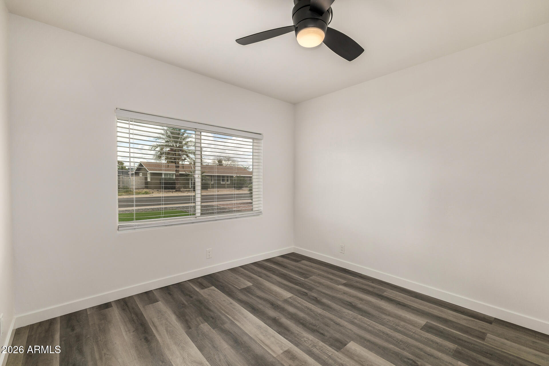 533 West 18th Street Tempe, AZ 85281 - Photo 32 of 52 an empty room with a window