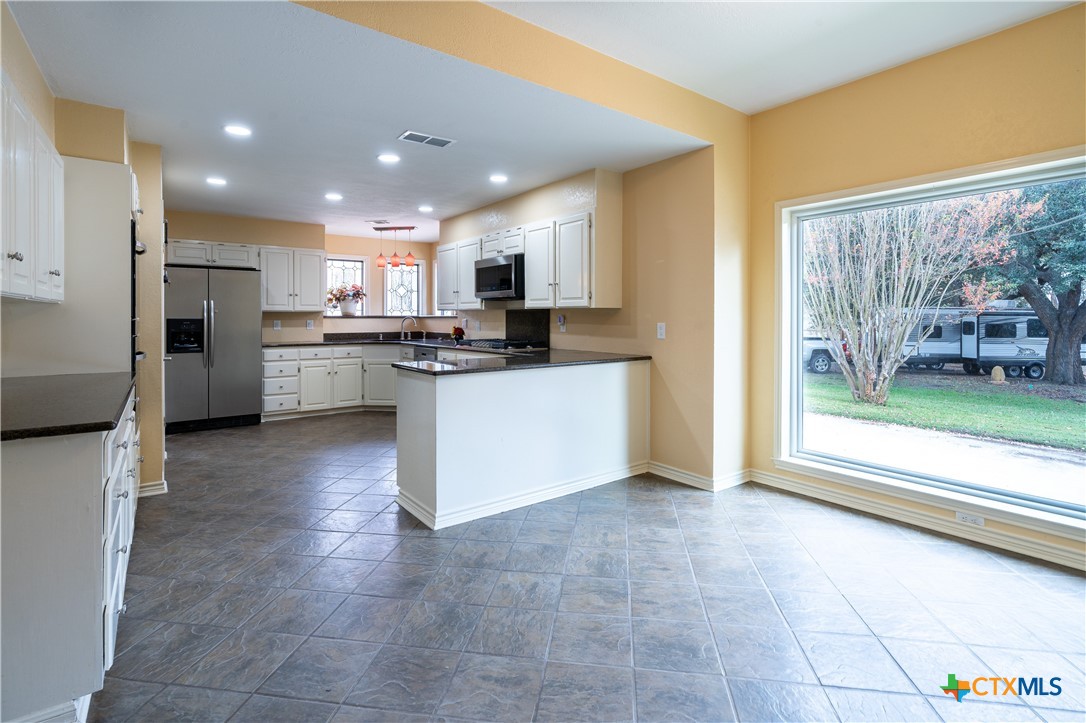 170 Oak Creek Circle Luling, TX 78648 - Photo 12 of 44