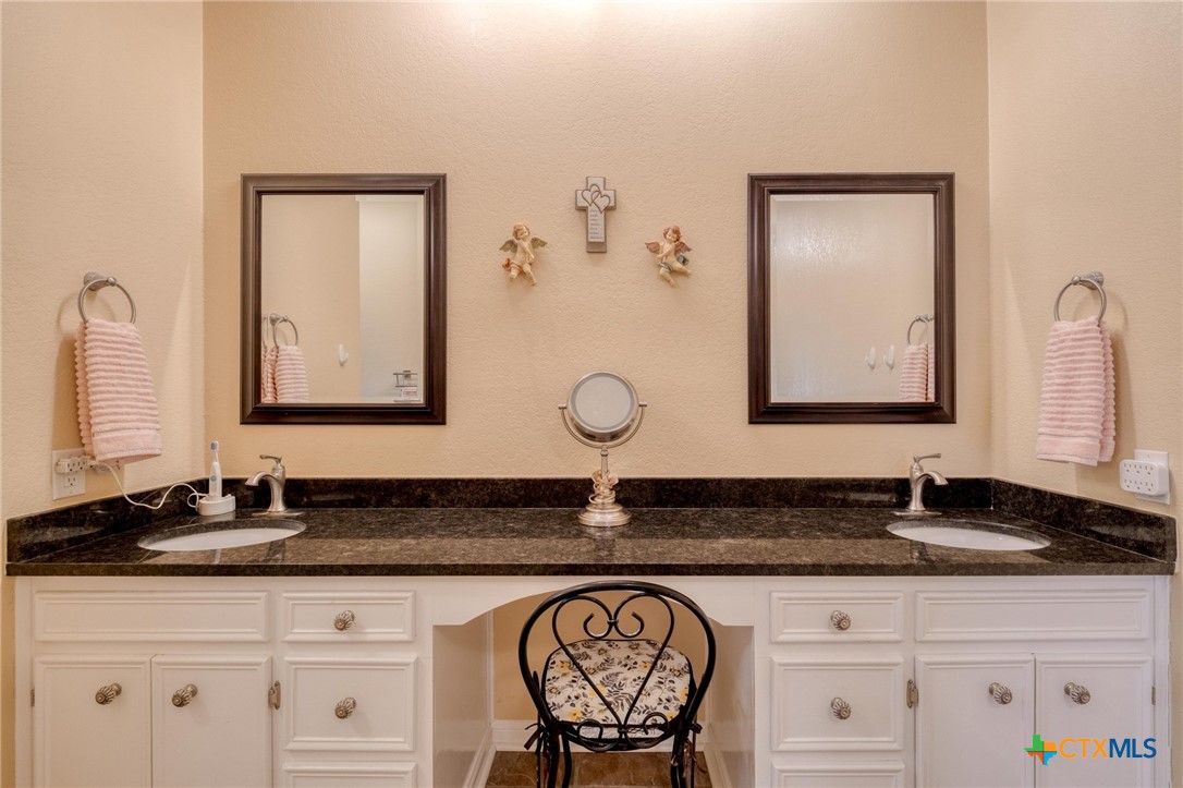 170 Oak Creek Circle Luling, TX 78648 - Photo 21 of 44