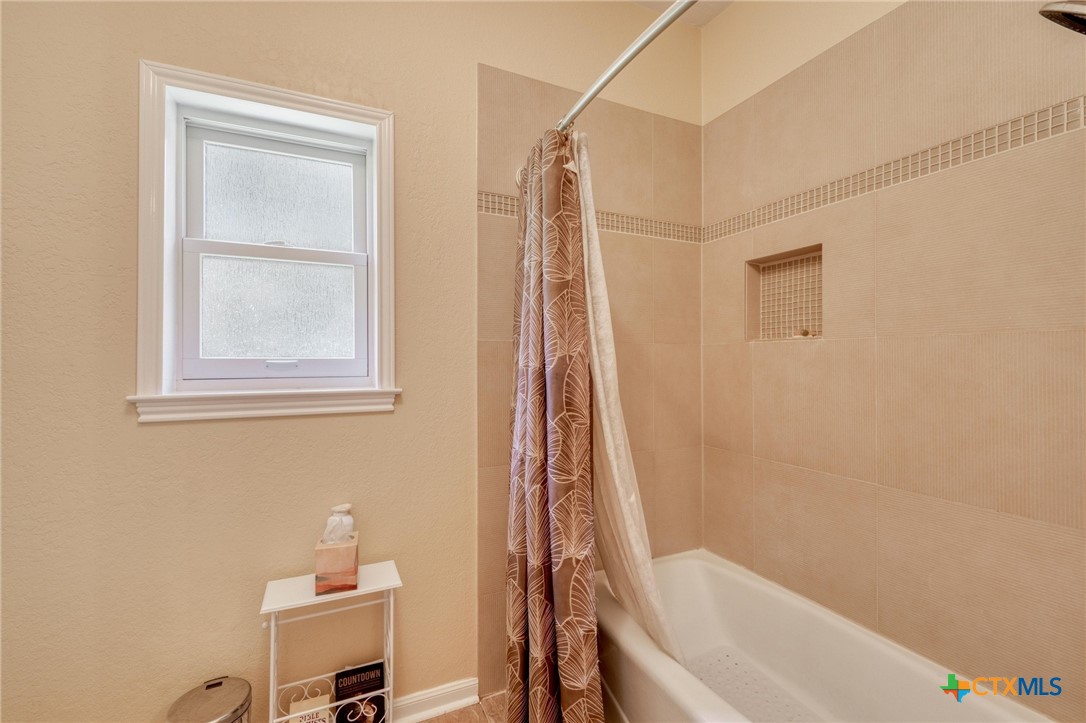 170 Oak Creek Circle Luling, TX 78648 - Photo 22 of 44