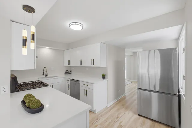 $365,000 | 2404 Sigwalt Street, Rolling Meadows, IL 60008