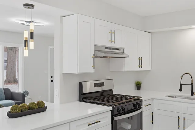 $365,000 | 2404 Sigwalt Street, Rolling Meadows, IL 60008