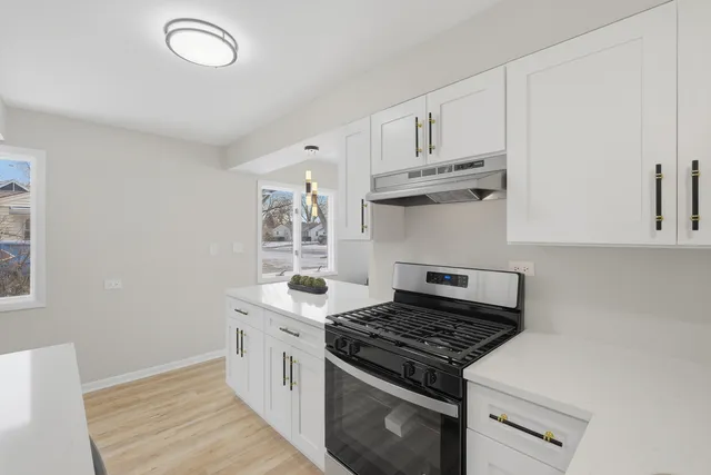 $365,000 | 2404 Sigwalt Street, Rolling Meadows, IL 60008