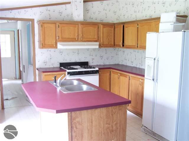 12033 Shippy Road Southwest Fife Lake, MI 49633 - Photo 4 of 25 1737670-3.JPG