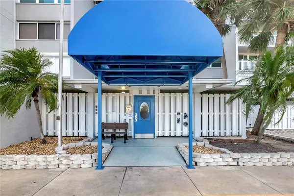 $2,300 | 500 Treasure Island Causeway, Unit 109, Treasure Island, FL 33706