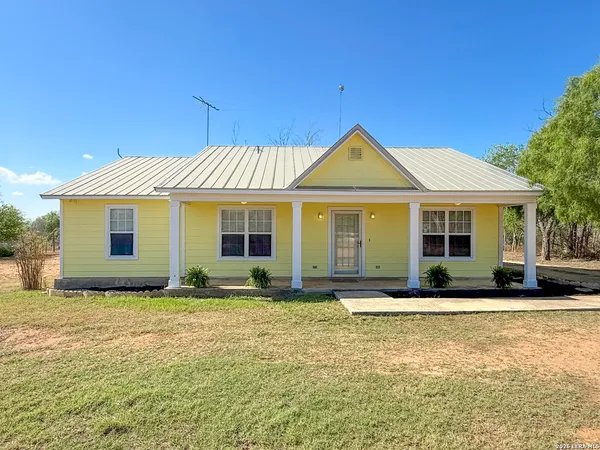 $349,900 | 680 West County Road 678, Natalia, TX 78059
