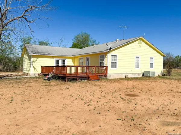 $349,900 | 680 West County Road 678, Natalia, TX 78059