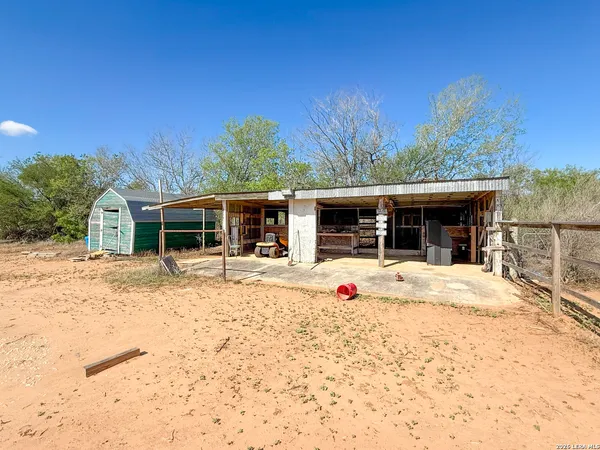 $349,900 | 680 West County Road 678, Natalia, TX 78059