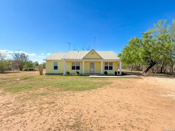 $349,900 | 680 West County Road 678, Natalia, TX 78059