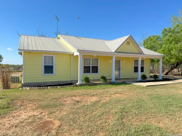 $349,900 | 680 West County Road 678, Natalia, TX 78059