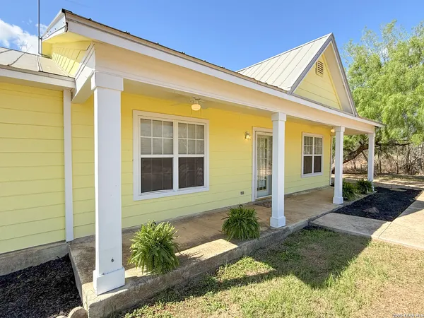 $349,900 | 680 West County Road 678, Natalia, TX 78059