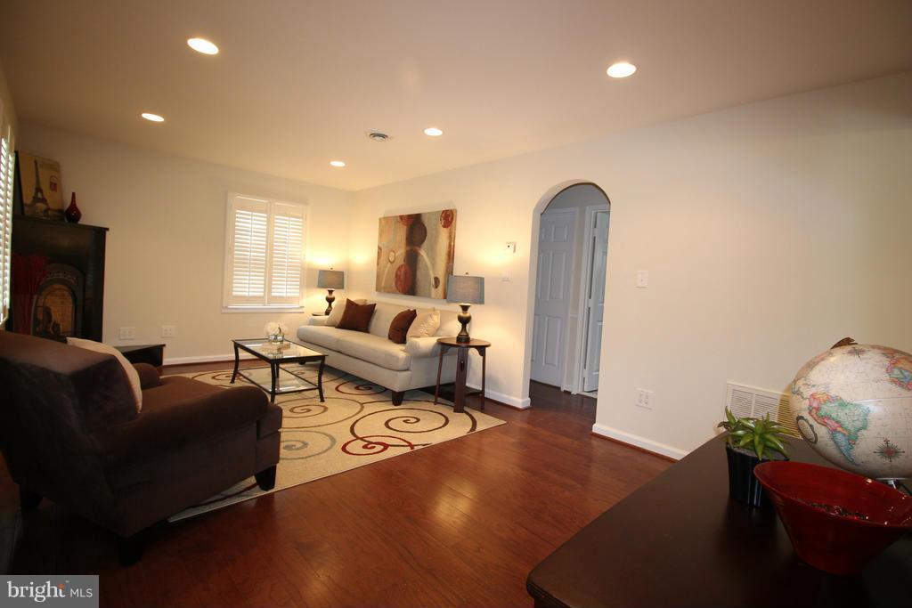 3005 Edgewood Road Kensington, MD 20895 - Photo 22 of 30 Living Room
