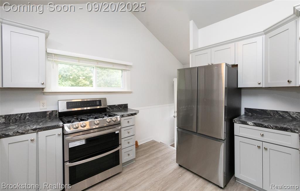 810 Beardon Road Lake Orion, MI 48362 - Photo 20 of 31
