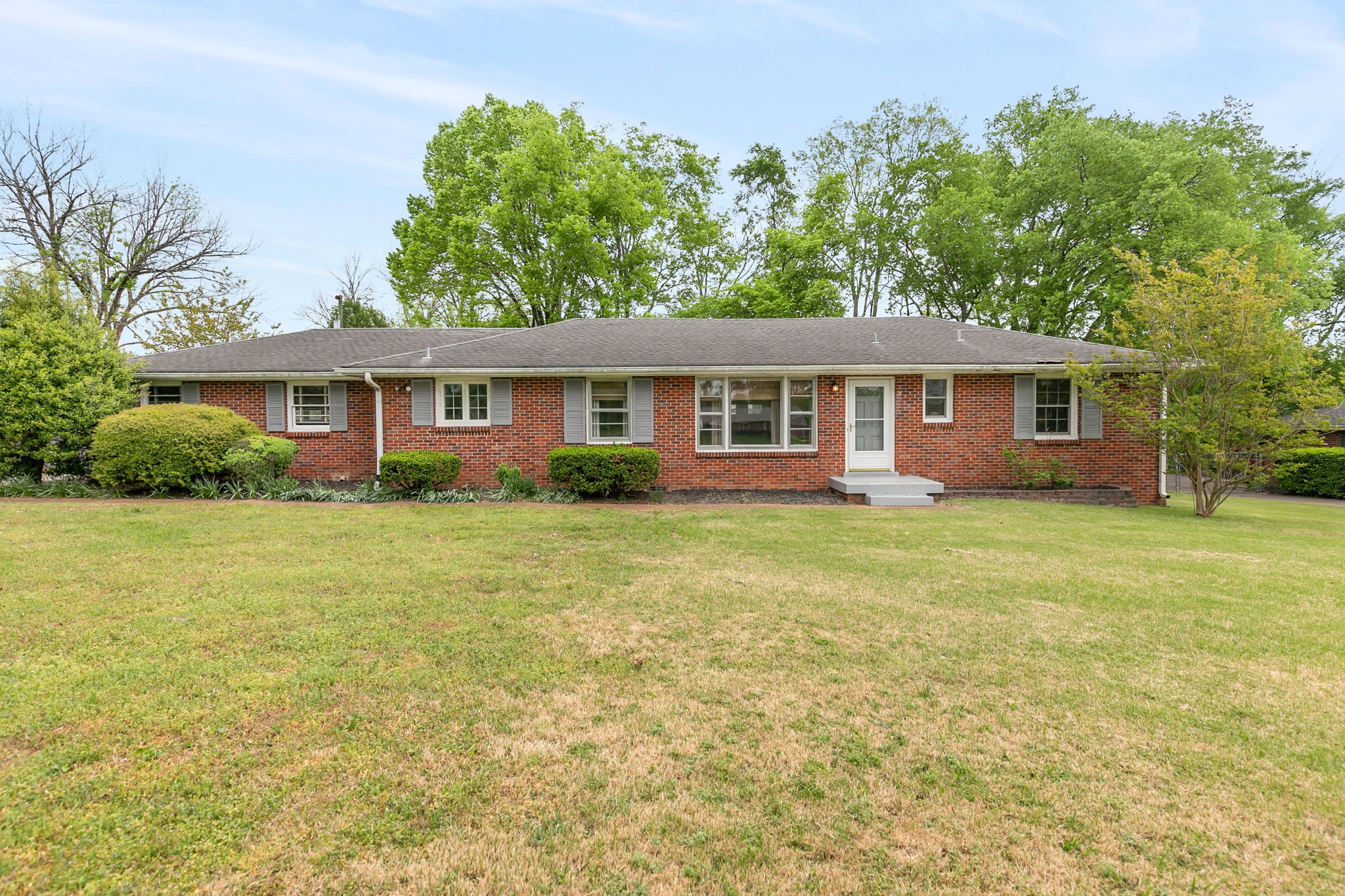 307 Shepherd Hills Drive Madison, TN 37115 - Photo 5 of 30 a front view of a house with a garden