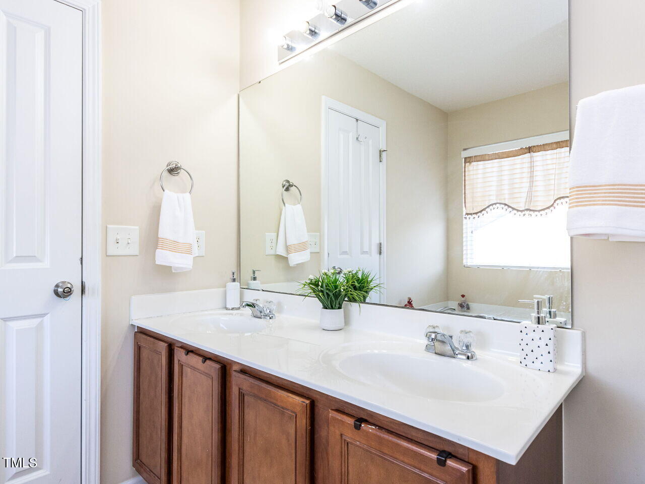 141 Oakton Ridge Place Garner, NC 27529 - Photo 25 of 35 029-1280x960-primary-bathroom