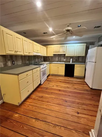 $1,850 | 406 2nd Street West, Darien, GA 31305