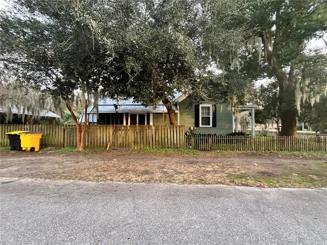$1,850 | 406 2nd Street West, Darien, GA 31305