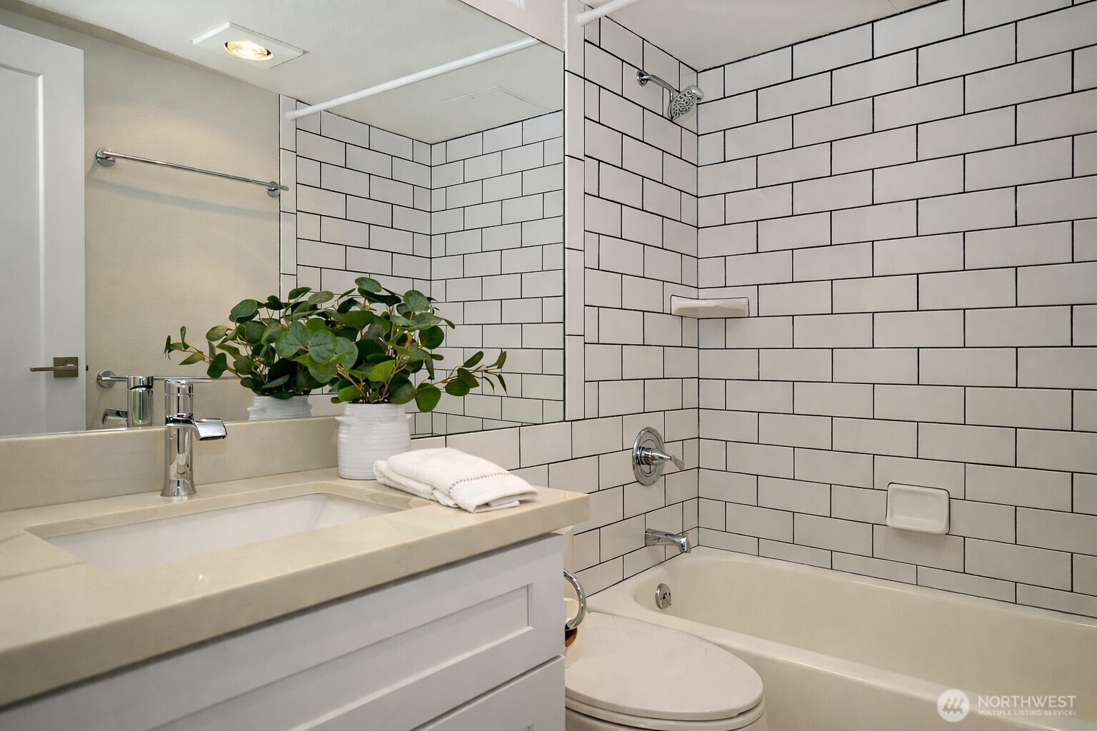 121 Vine Street, Unit 1702 Seattle, WA 98121 - Photo 18 of 37 a bathroom with a bathtub and sink