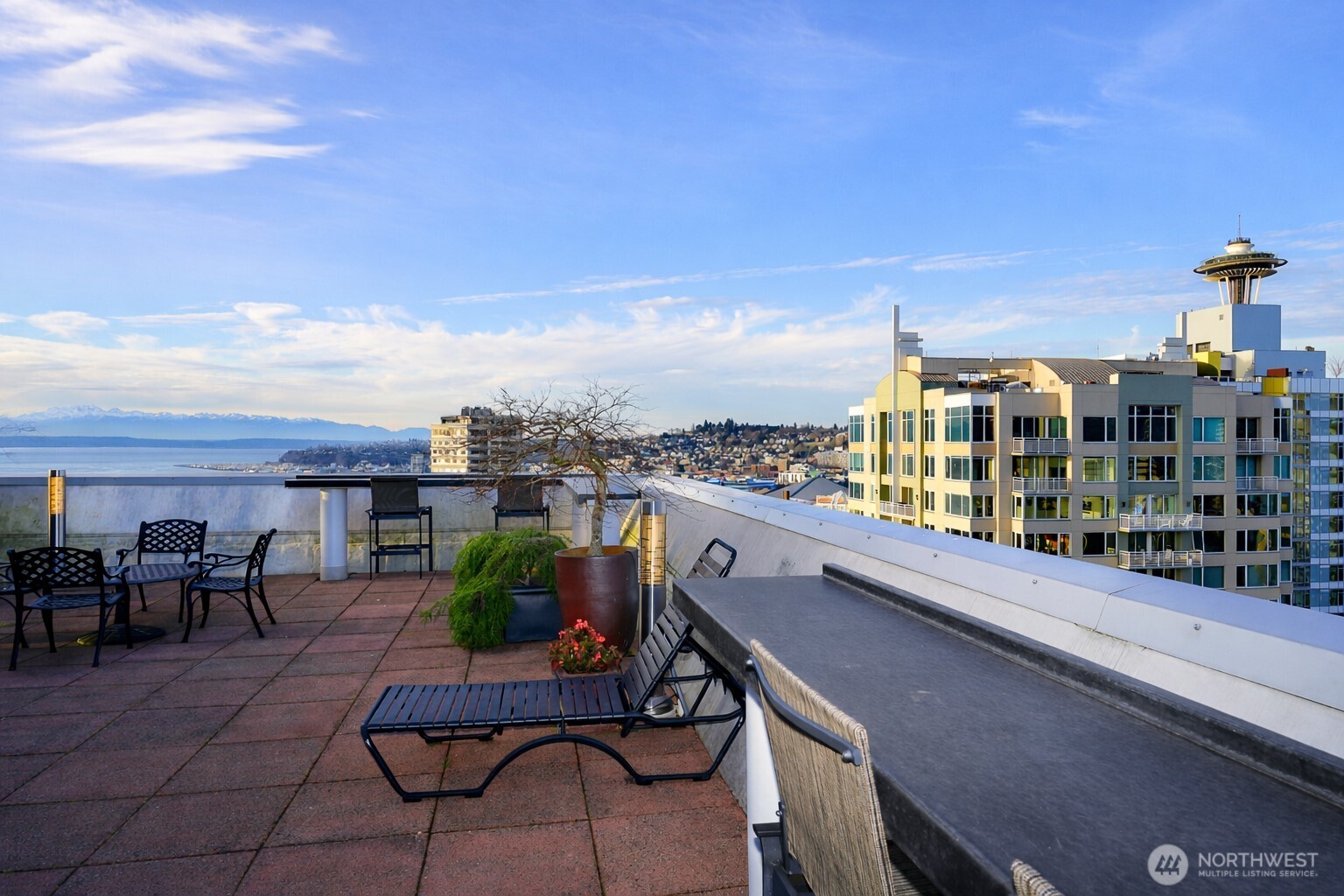 121 Vine Street, Unit 1702 Seattle, WA 98121 - Photo 33 of 37