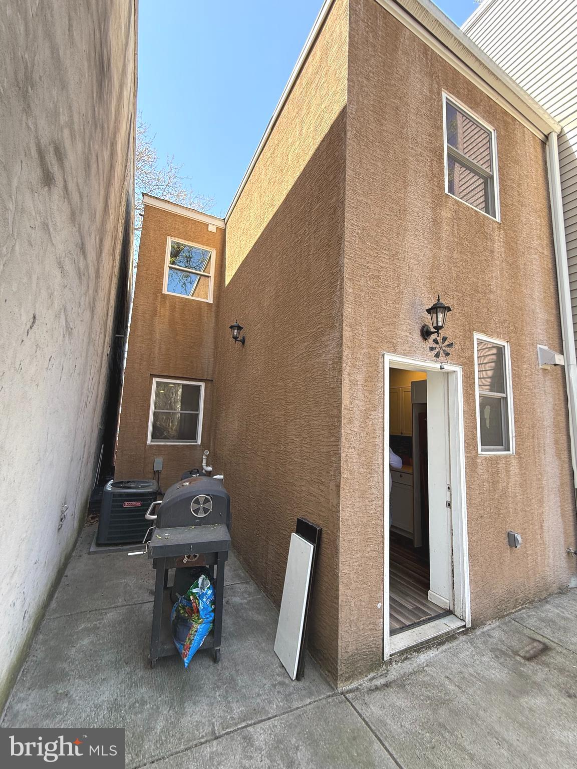 653 North 37th Street Philadelphia, PA 19104 - Photo 18 of 20 a view of a house with backyard