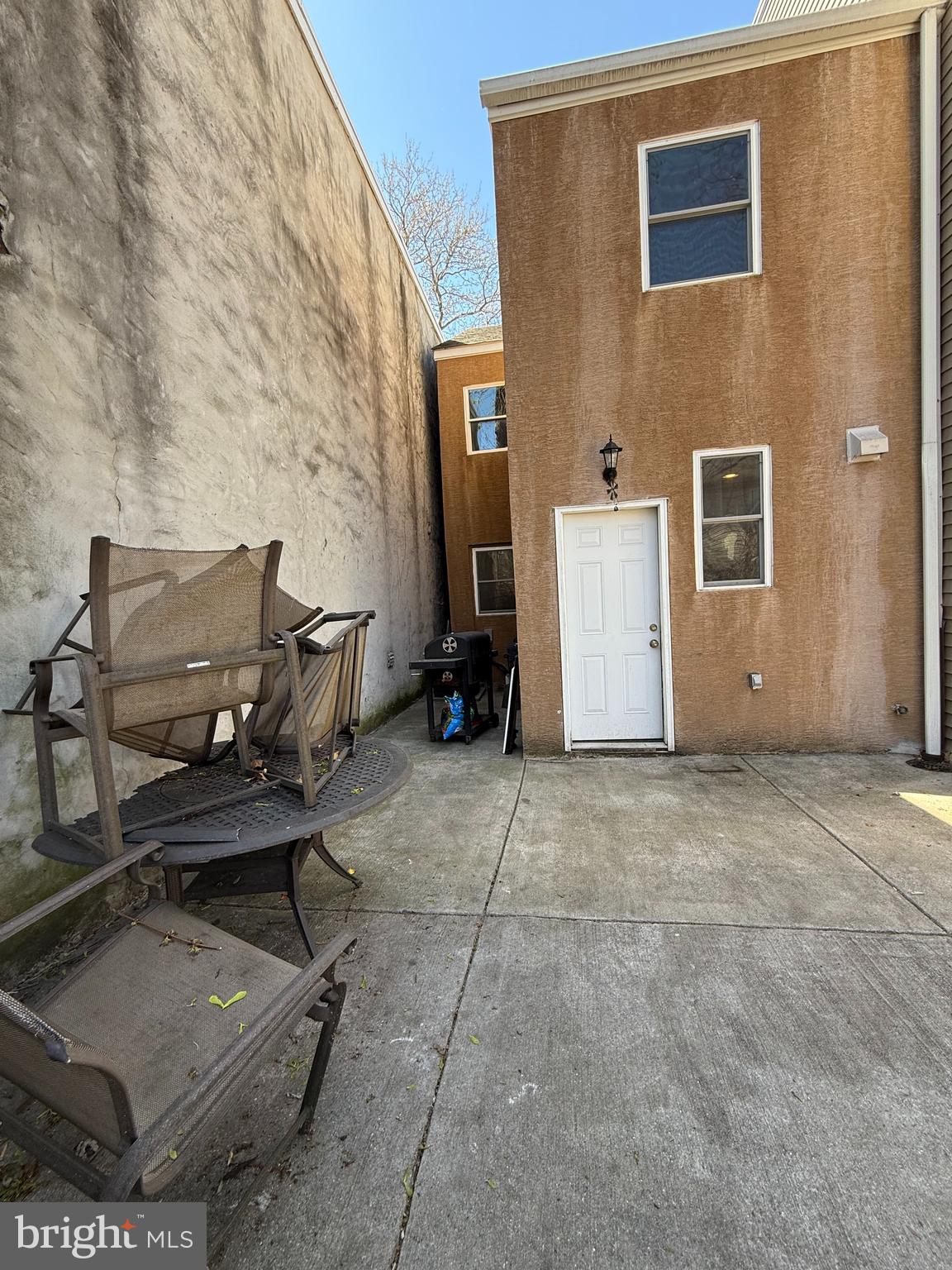 653 North 37th Street Philadelphia, PA 19104 - Photo 20 of 20 a building outdoor space with a couch