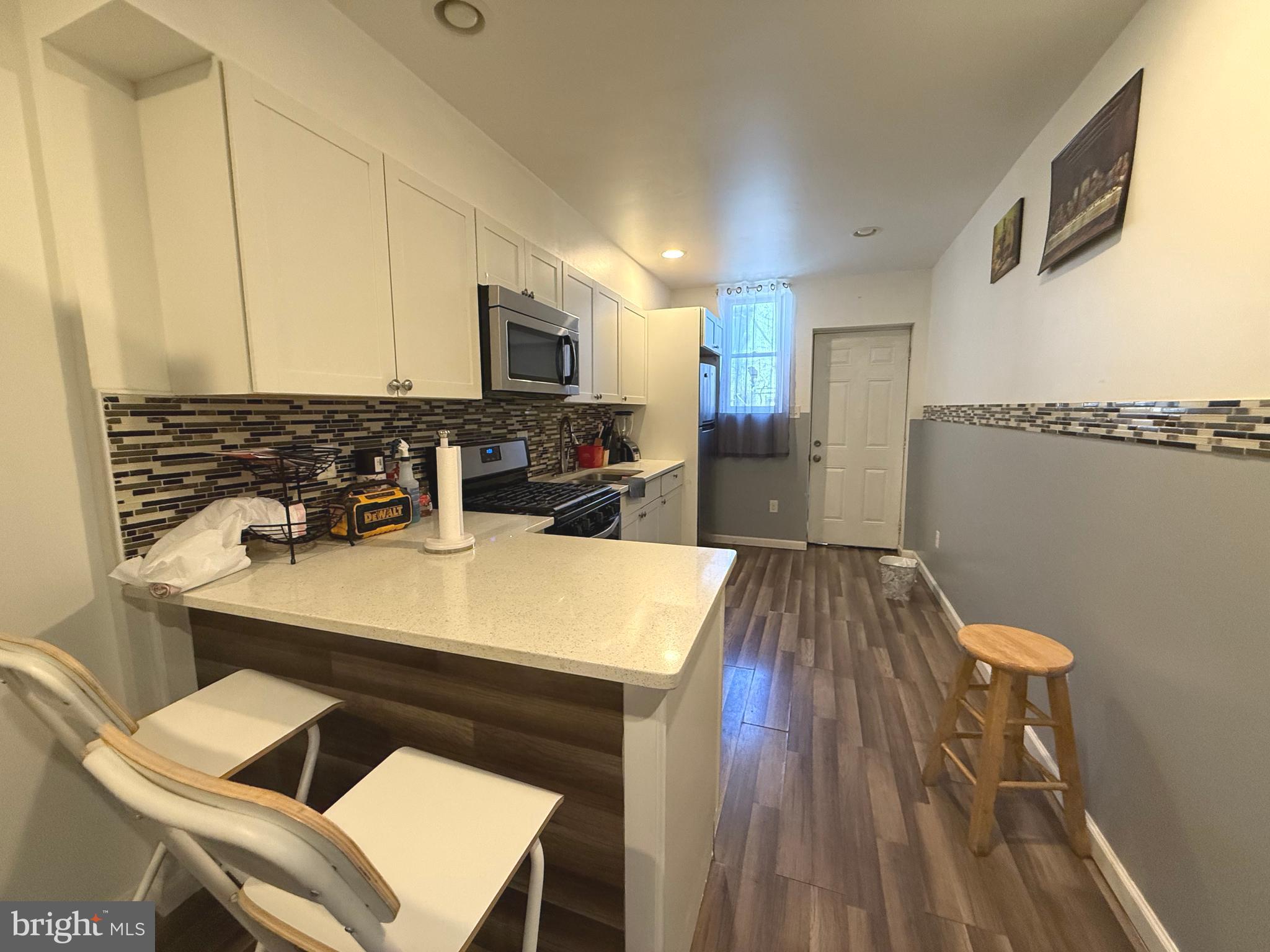 653 North 37th Street Philadelphia, PA 19104 - Photo 5 of 20 a very nice looking dining room with a large window