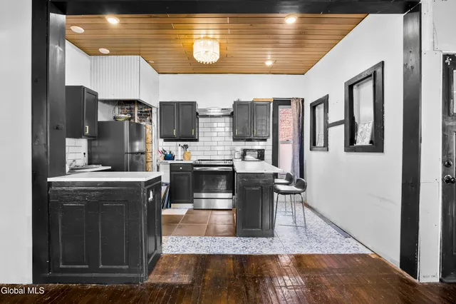 $348,000 | 764 1/2 Eastern Avenue, Schenectady, NY 12308