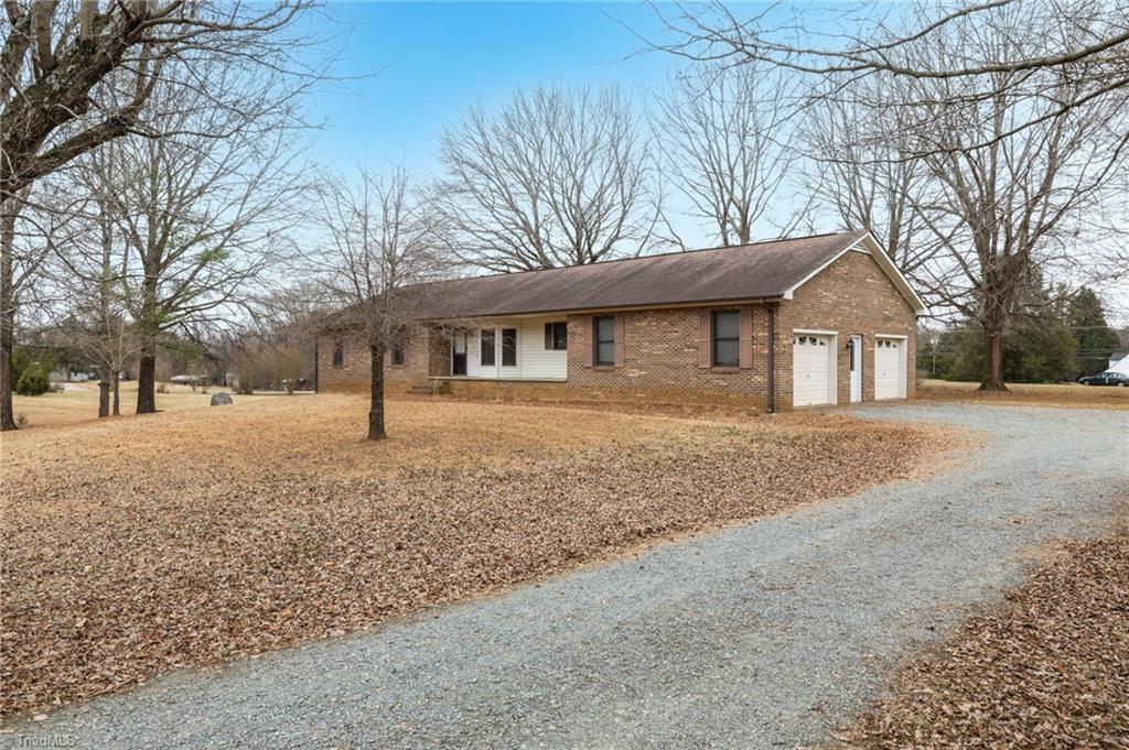 5636 Bethania Road Pfafftown, NC 27040 - Photo 3 of 38 Gallery Image 3