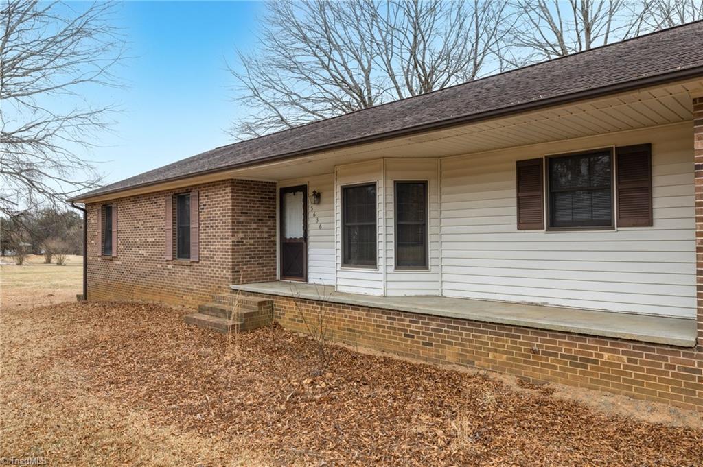 5636 Bethania Road Pfafftown, NC 27040 - Photo 4 of 38 Gallery Image 4