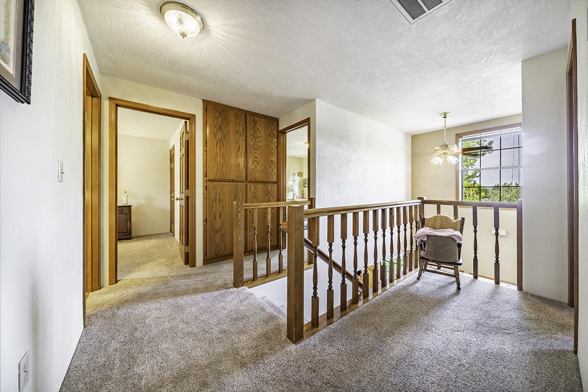 2208 Ridge Way Medford, OR 97504 - Photo 13 of 24 13