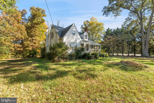 a view of swimming pool of the house with green space