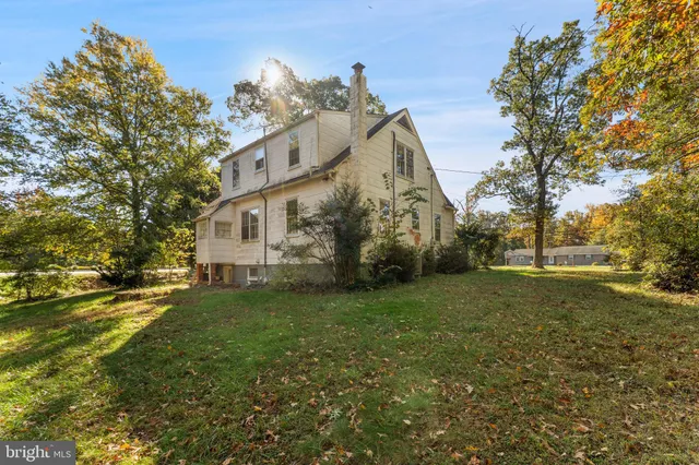 a view of a house with a back yard