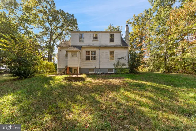 a view of a house with a large tree