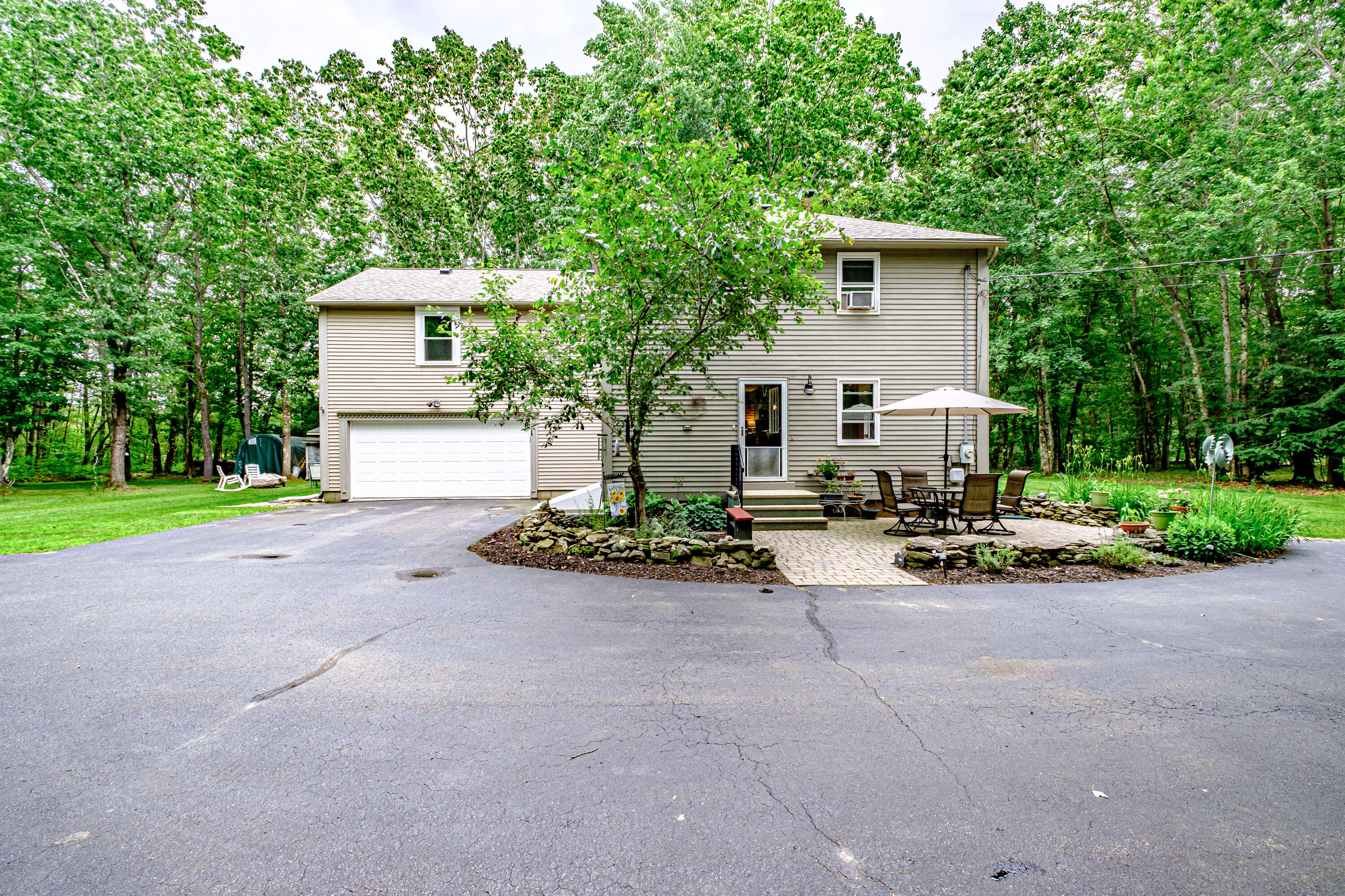 35 Middle Road Kennebunk, ME 04043 - Photo 2 of 60 20240624gp-63077