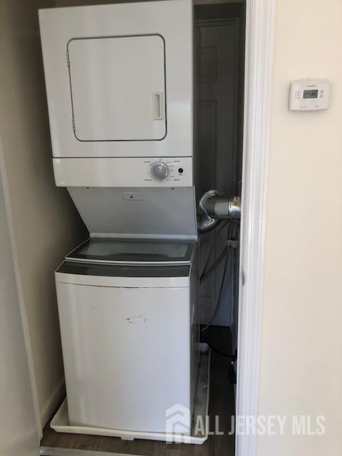 100 Albert Avenue Edison, NJ 08837 - Photo 13 of 14 a close view of bathroom