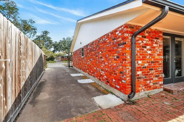 $2,695 | 722 Brock Drive, Corpus Christi, TX 78412