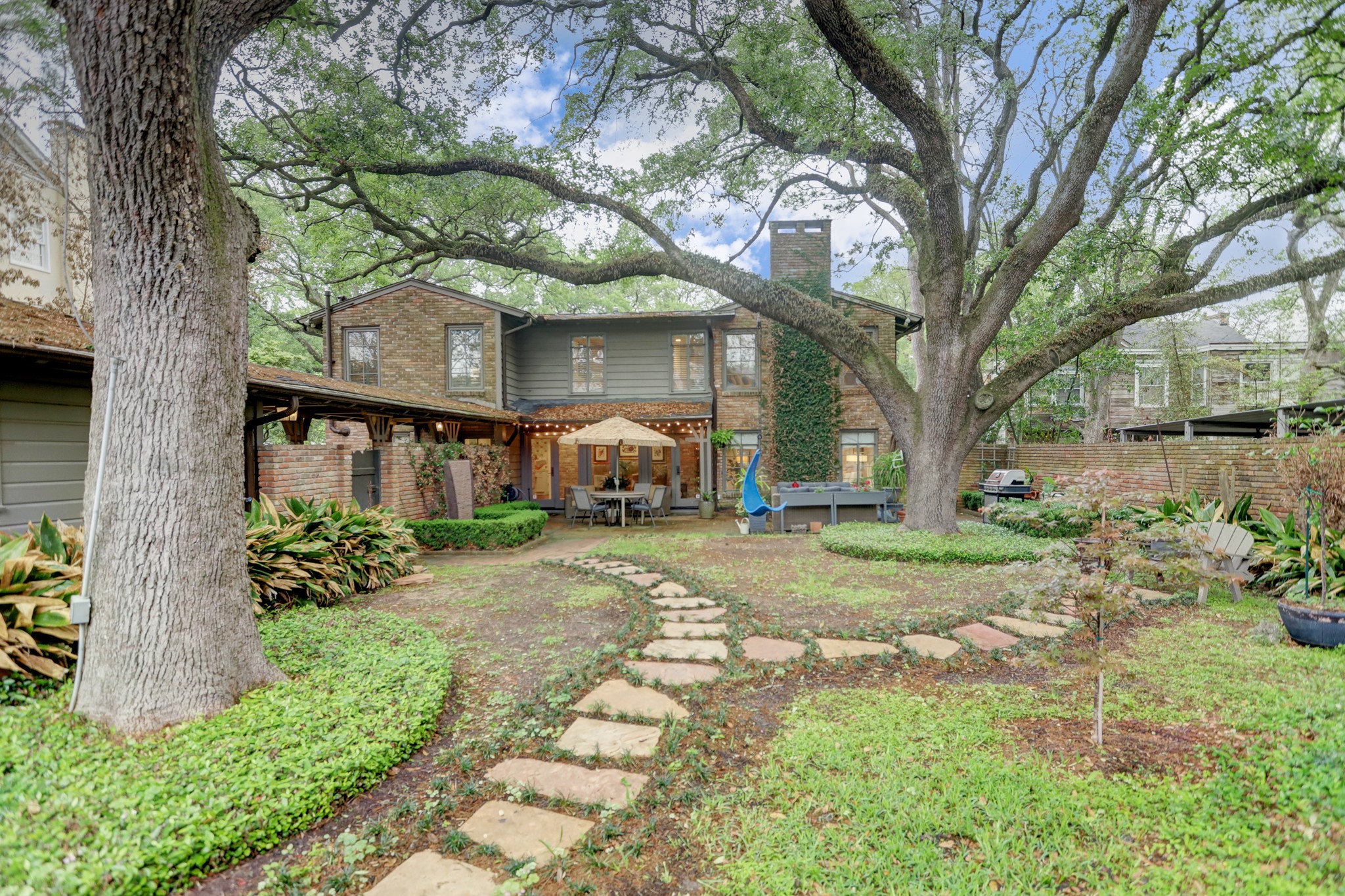 3735 Del Monte Drive Houston, TX 77019 - Photo 20 of 21 Back yard and patio